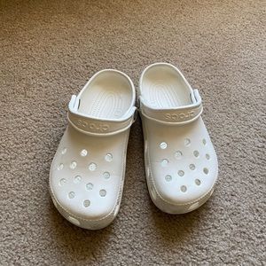 White crocs women’s 7